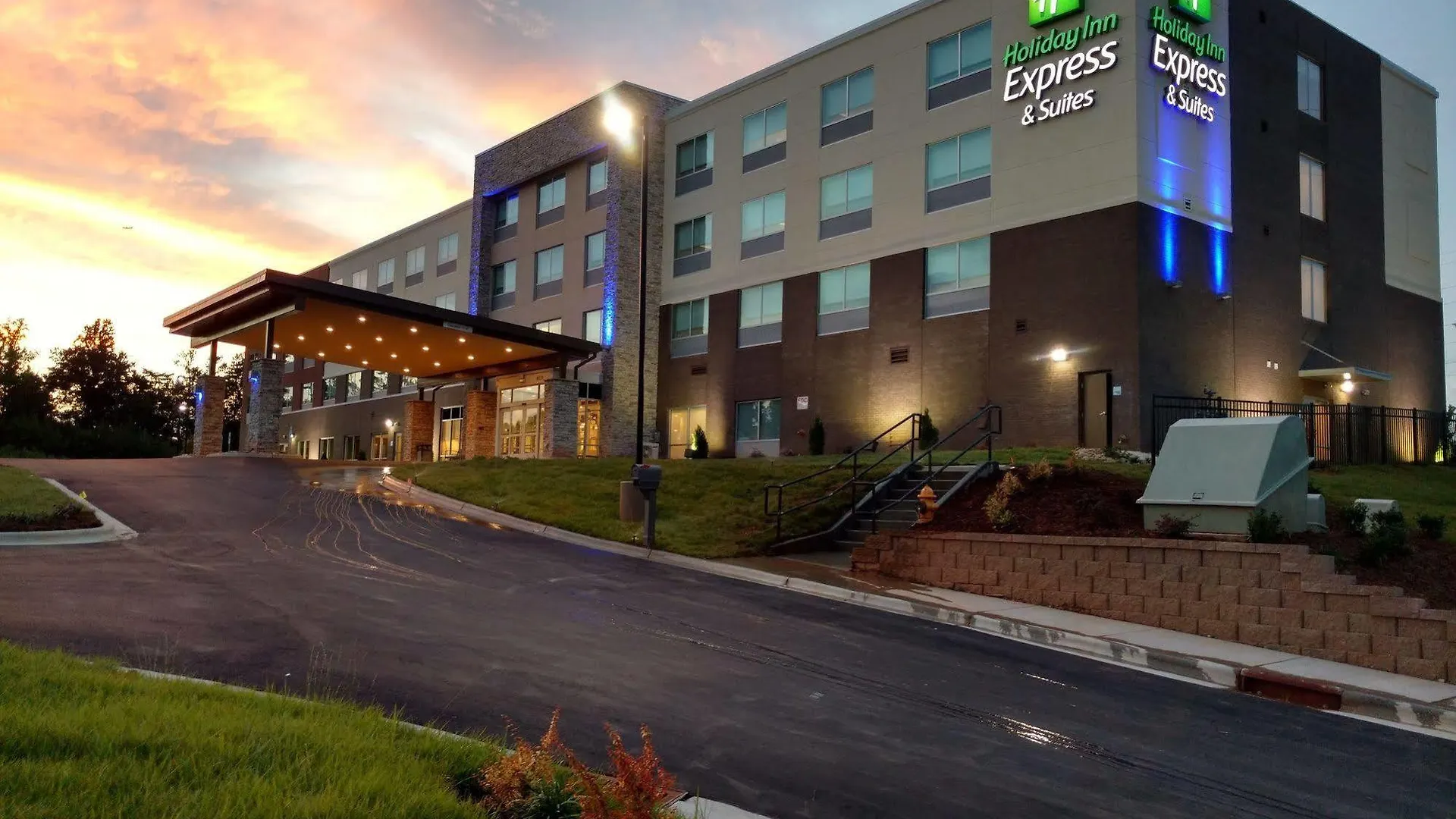 Hotel Holiday Inn Express & Suites - Charlotte Ne - University Area By Ihg