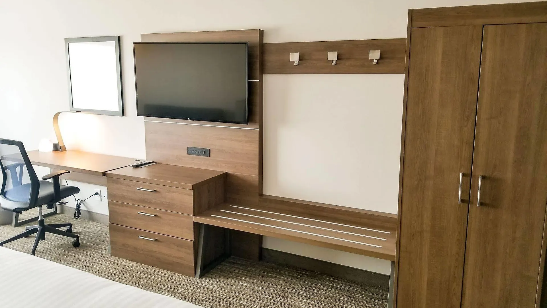 Holiday Inn Express & Suites - Charlotte Ne - University Area By Ihg 3*,